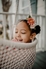 Load image into Gallery viewer, SPRING 2021 || Neutral Daisy Crown