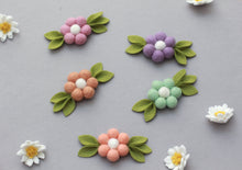 Load image into Gallery viewer, SPRING POM DAISIES