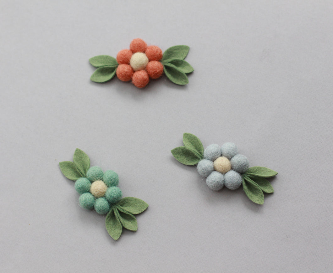 NEUTRAL POM DAISIES