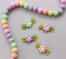 Load image into Gallery viewer, SPRING POM DAISIES